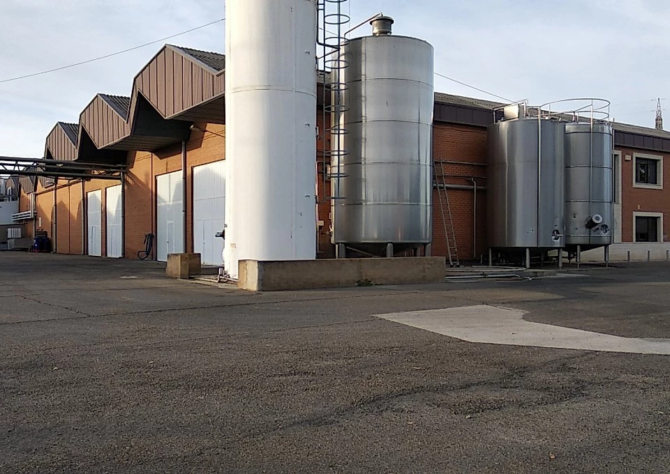 Silos y fábrica de Quesos Marsan